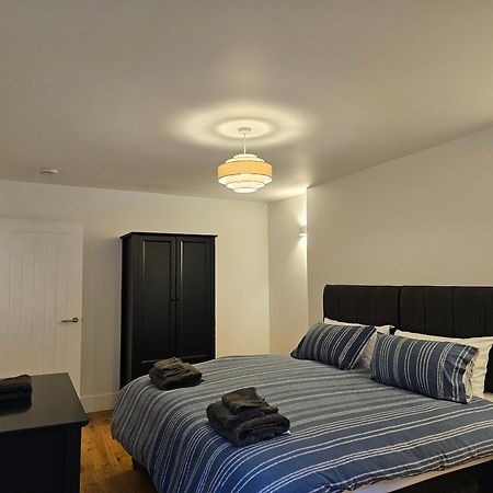 Spacious Modern 2-Bed Parking & Wi-Fi & 65"Oled Bristol Esterno foto