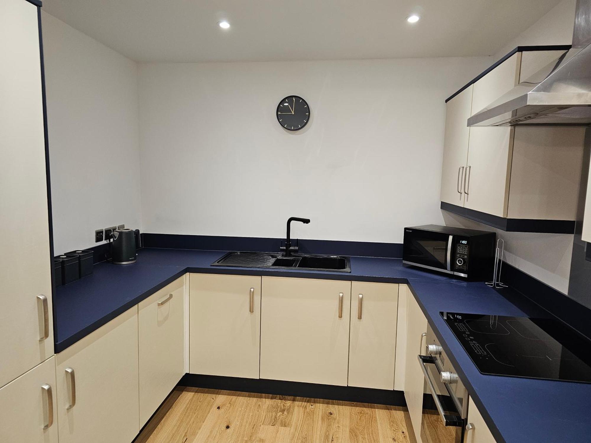 Spacious Modern 2-Bed Parking & Wi-Fi & 65"Oled Bristol Esterno foto