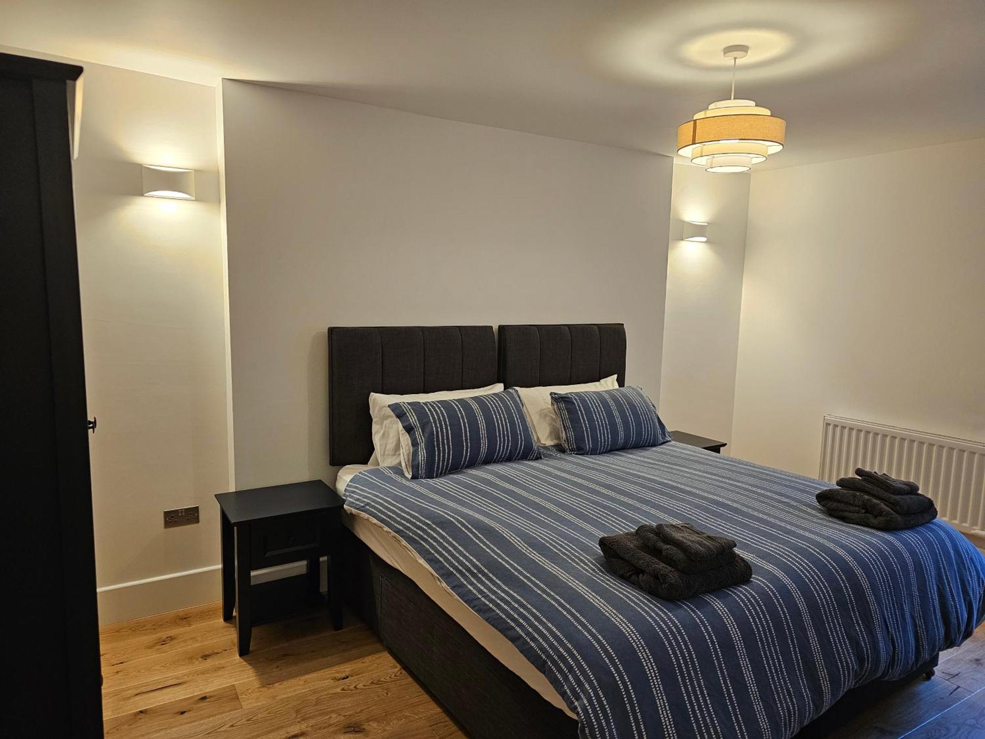 Spacious Modern 2-Bed Parking & Wi-Fi & 65"Oled Bristol Esterno foto