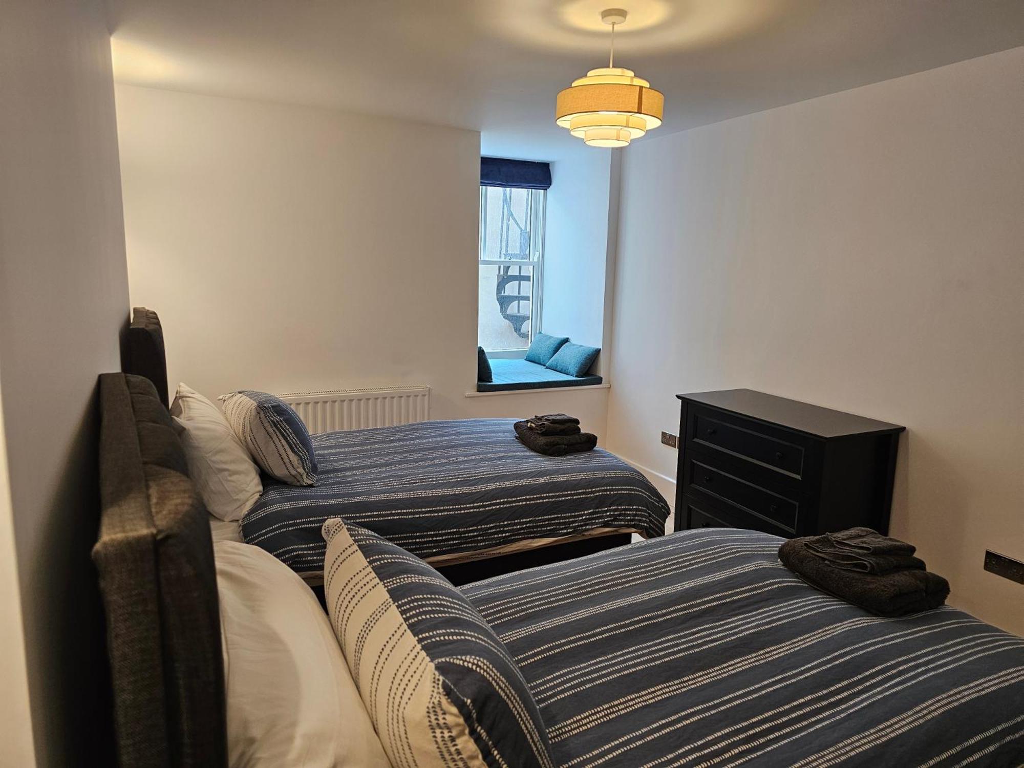 Spacious Modern 2-Bed Parking & Wi-Fi & 65"Oled Bristol Esterno foto