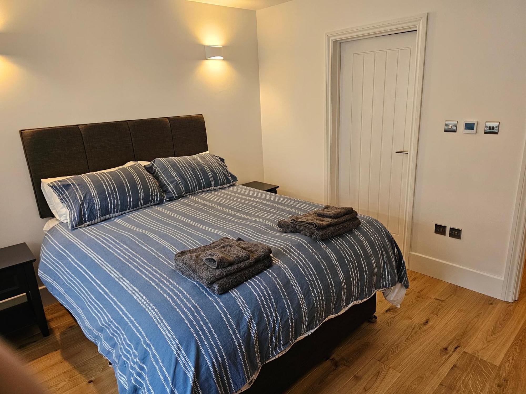Spacious Modern 2-Bed Parking & Wi-Fi & 65"Oled Bristol Esterno foto